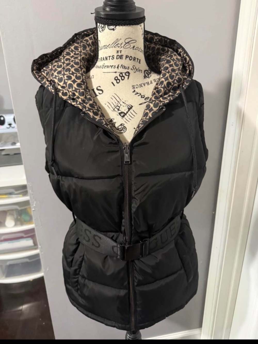 GUESS S/M Puffer Vest With Hood & Belt